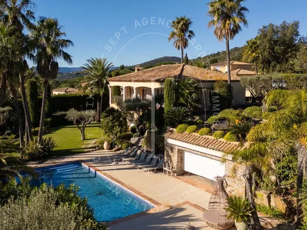 Maison provençale de 267 m² avec piscine 