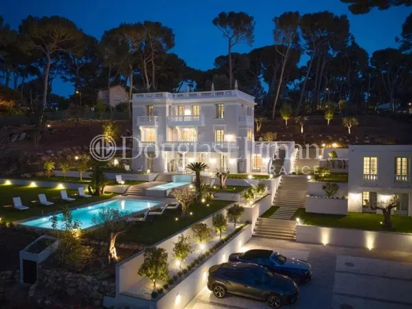 CAP D'ANTIBES - Demeure de prestige avec vue sur mer 
