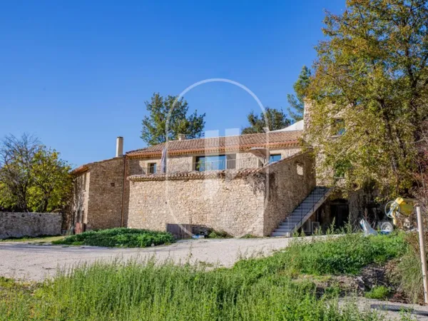Propriété en pierre à vendre avec vue sur le Mont Ventoux 