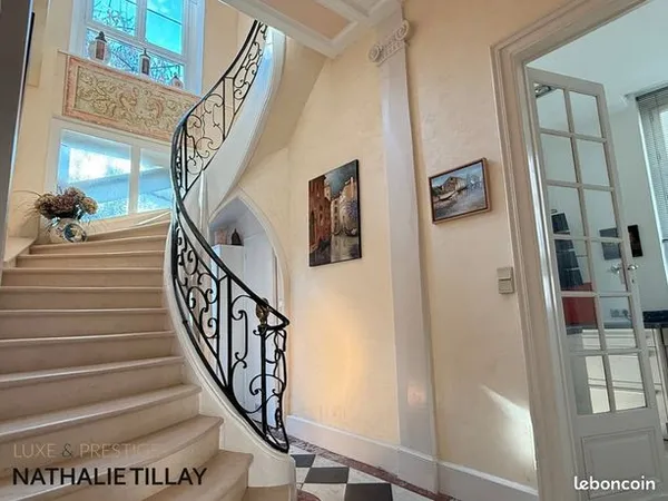 Maison 9 pièces 260 m² 