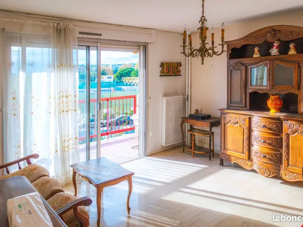 Grand appartement lumineux Nice Ouest 