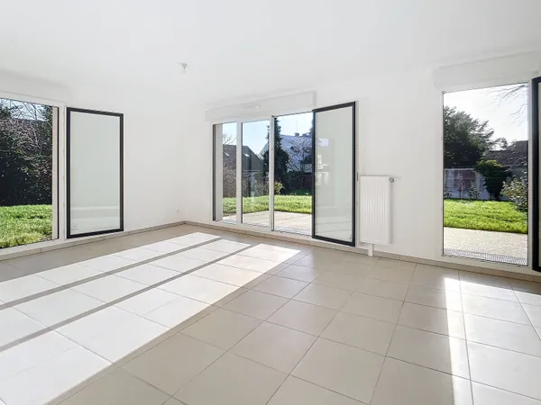 Appartement de 80m² 3 Chambres jardin et stationnements 