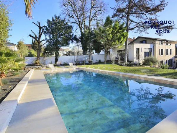 Maison 6 pièces 360 m² 