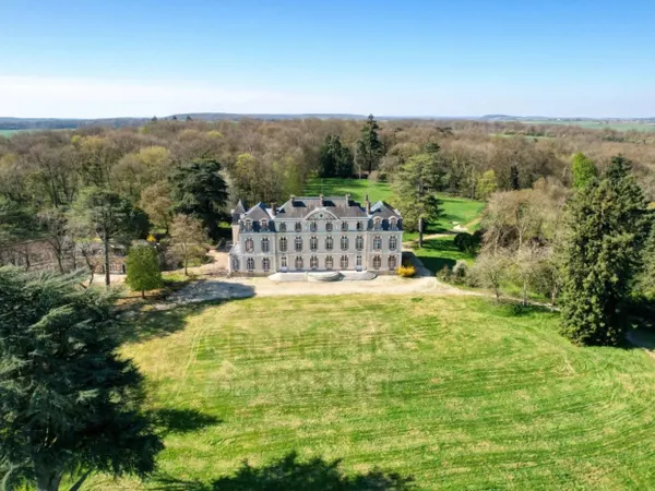 Château XVIIIème et son parc clos de murs 