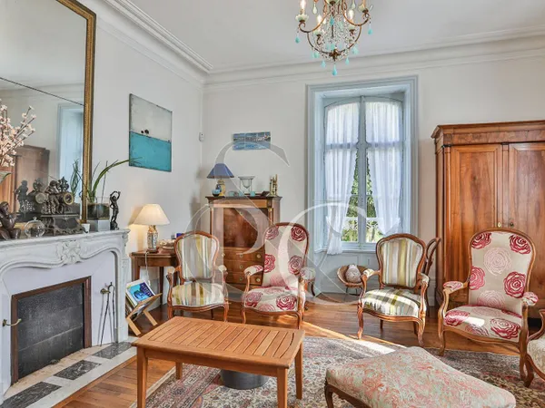 Maison 10 pièces 360 m² 