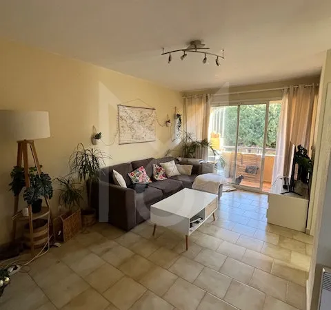 SAINT-CANNAT- T2 vide avec balcon + parking 