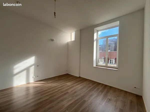 Studio rénové, rue nationale 