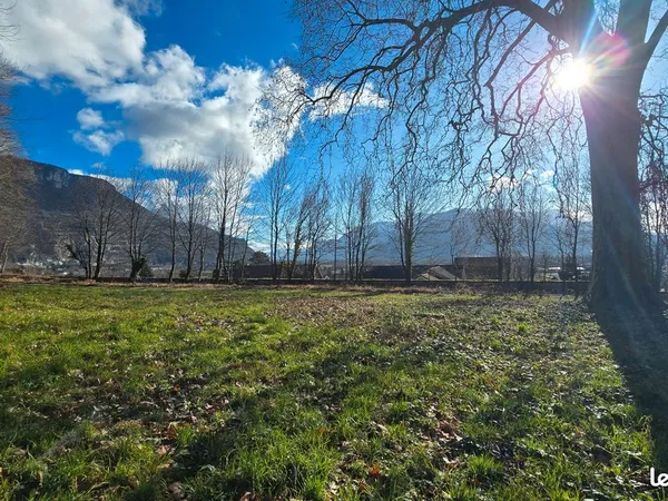 Terrain de loisir - 1 891 m² - La Buisse (38500) 