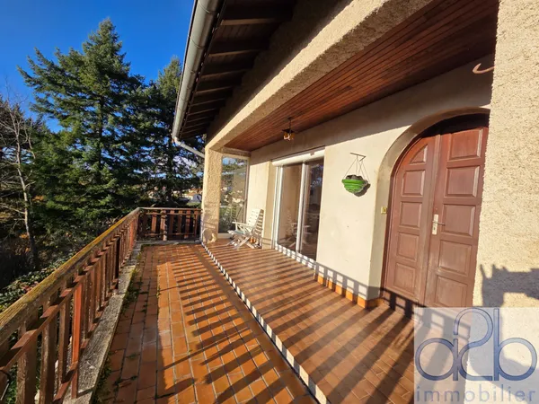 Blavozy, grande villa F6 sur terrain de 2200 m² 