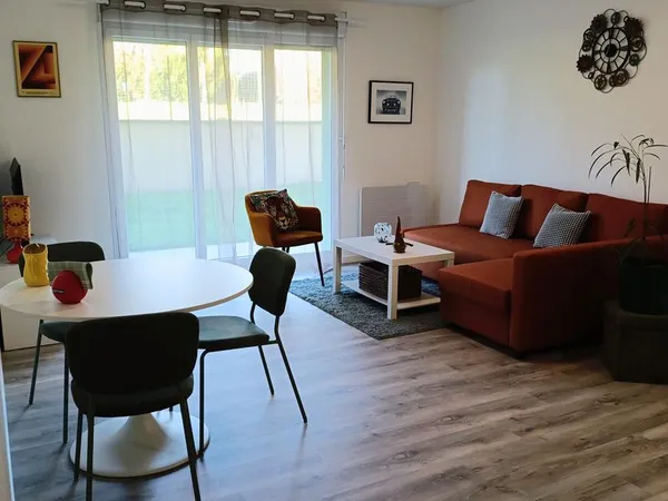 T2 48,31 m² rénové et meublé - Terrasse, parking - Résidence calme et arborée 