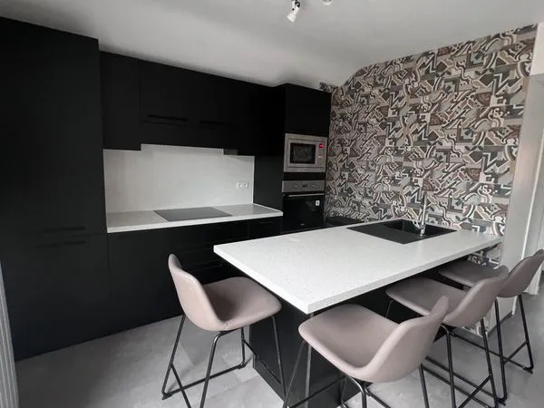 T3 meublé avec garage/cave et terrain + portail automatique individuel 