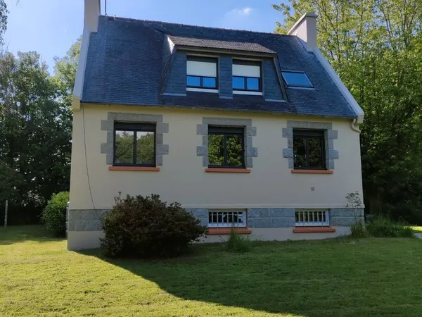 Maison avec grand terrain 