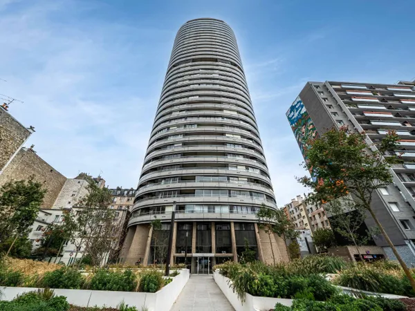 Vends appartement dans une tour d'architecte avec piscine au dernier étage à Maison Blanche 