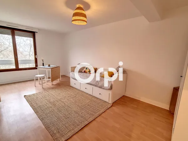 Studio 1 pièce 29 m² 