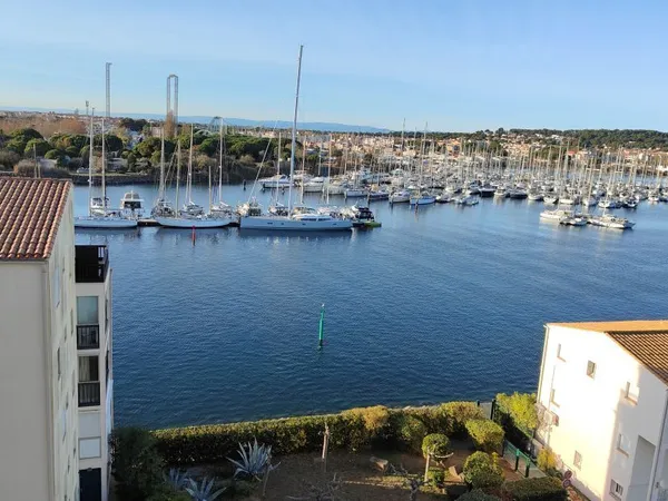 LE CAP D'AGDE: Île des pêcheurs: T2/mezzanine Vue port et mer, ascenseur et Piscine 