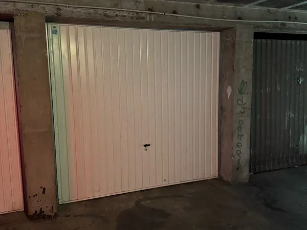 Garage/Box à louer - Proche arrêt de tramway Moulin à Vent 