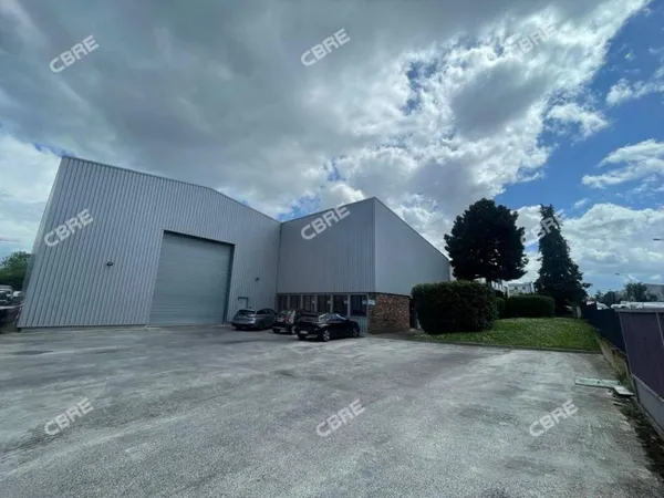 Local d'activité 1376 m² 