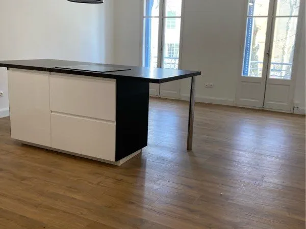 Bel appartement lumineux au coeur d'Istres - 58 m², quartier historique 