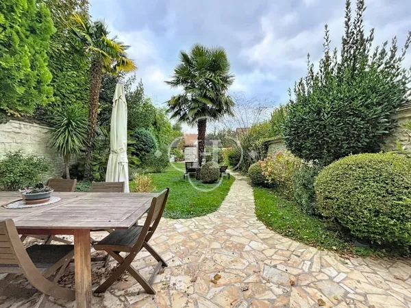 Maison de caractère Maule 230m² avec jardin et dépendance
