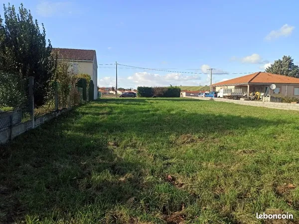 Terrain 877 m² Les Martres-d'Artière 