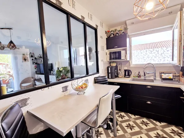 EYSINES PROCHE TRAM D - T3 RENOVE AVEC BALCON ET PARKING 