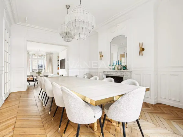 Paris XVIe - Victor Hugo - Voie privée - Exclusivité 