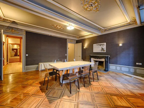 Bureaux 4 pièces 171 m² 
