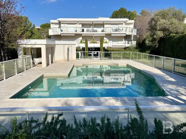 3 pièces à la lisière du Cap d'Antibes 