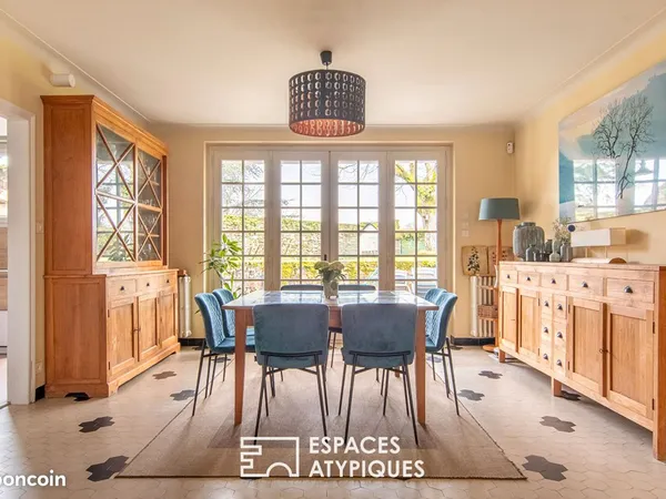 Propriété 9 pièces 239 m² 