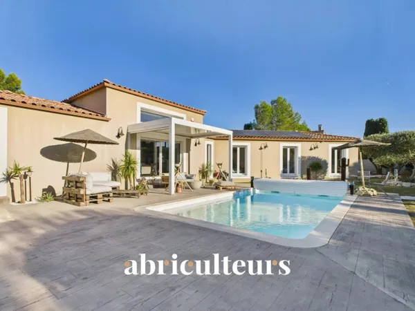 Superbe Villa Familiale de Plain-Pied - 5 Pièces - 139 m² - Pisc 