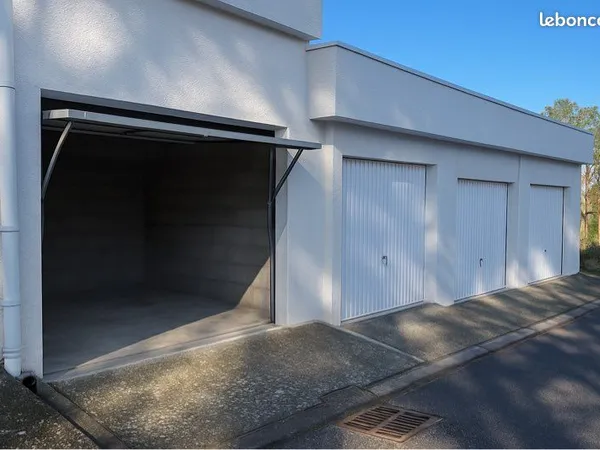 Garage Box fermé - 15 m2 - Villeneuve les Avignon 