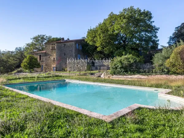 Magnifique propriété de 479 m2 sur 4ha6 vue dominante 
