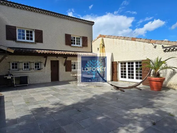 Maison 8 pièces 220 m² 