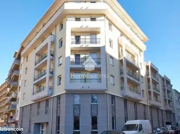 Studio 1 pièce 23 m² 