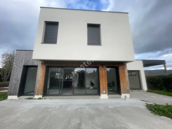 Magnifique maison de 6 pièces à Ploërmel (56800) 