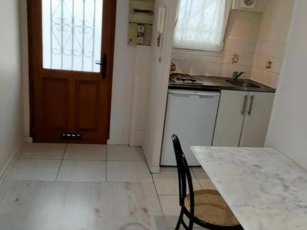 Studio 1 pièce 18 m² 