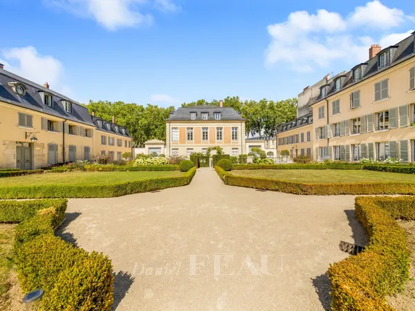 VERSAILLES Saint Louis - Appartement duplex avec box voitures 