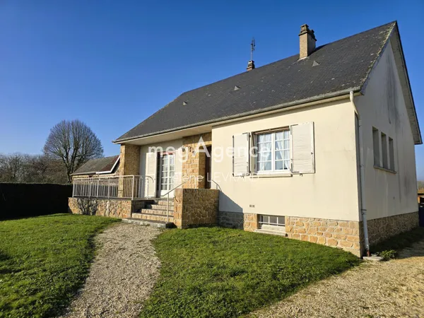 EVRON : Maison 2 ch. avec jardin - proche commodités 