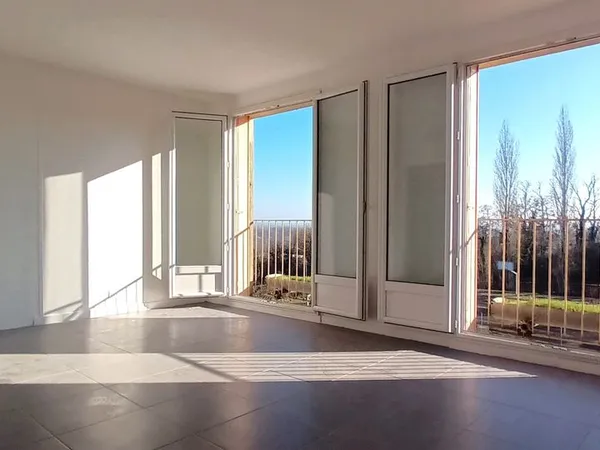 Magnifique F3 refait à neuf très récemment libre de suite 
