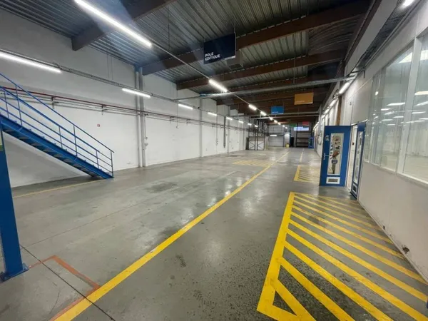 Local d'activité 1421 m²