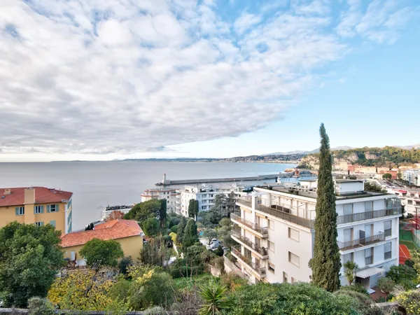 NICE MONT BORON - VILLA DE 251M² A VENDRE - JOLIE VUE MER - BEAU POTENTIEL - STATIONNEMENTS - 