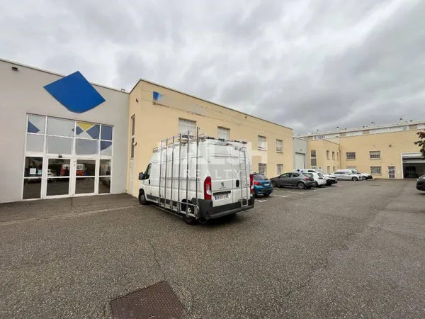 Local commercial 968 m² 