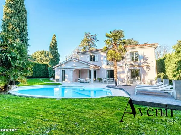 Maison 10 pièces 363 m² 