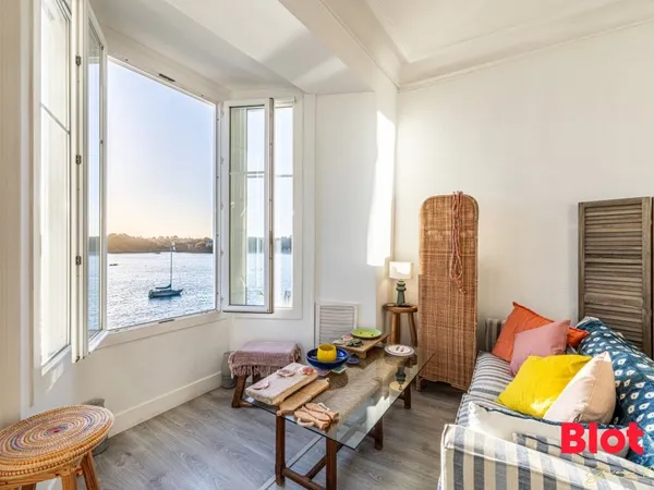 A vendre en EXCLUSIVITE chez BLOT IMMOBILIER DINARD- Appartement T2 pleine vue mer 