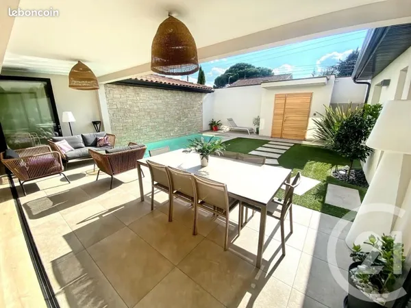 Villa 6 pièces 219 m² 