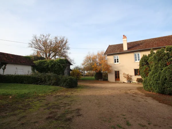 A COSSAYE, propriété comprenant deux maisons, idéal projet f 