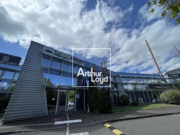Local d'activité 338 m² 