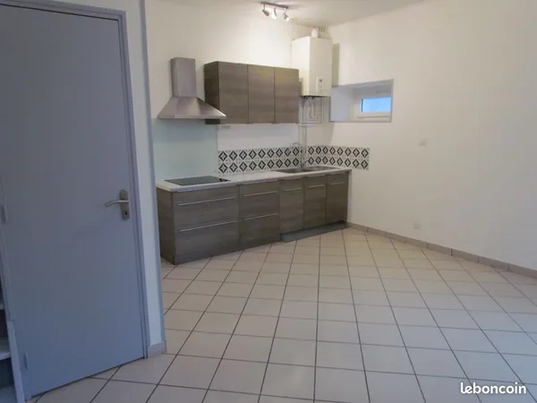 Maison appartement en duplex avec parking 
