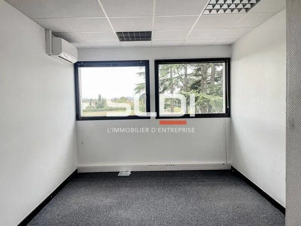 Bureaux 576 m² 