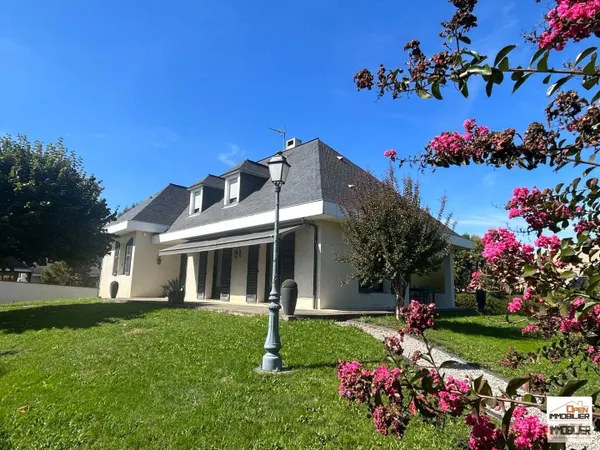 Maison 1 pièce 163 m² 